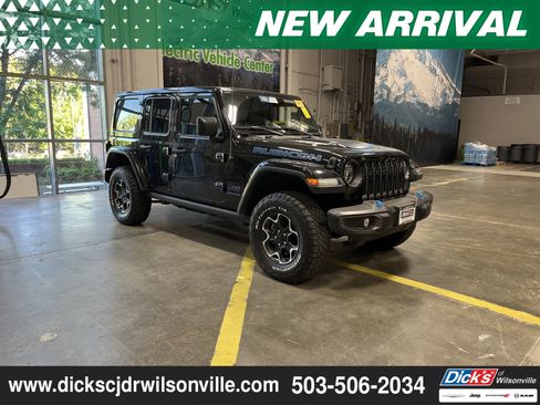 Used 2023 Jeep Wrangler Unlimited Rubicon 4xe w/ Cold Weather Group AWD/4WD image 5