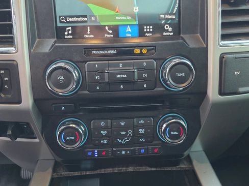 Used 2018 Ford F250 Lariat w/ Lariat Ultimate Package AWD/4WD image 17