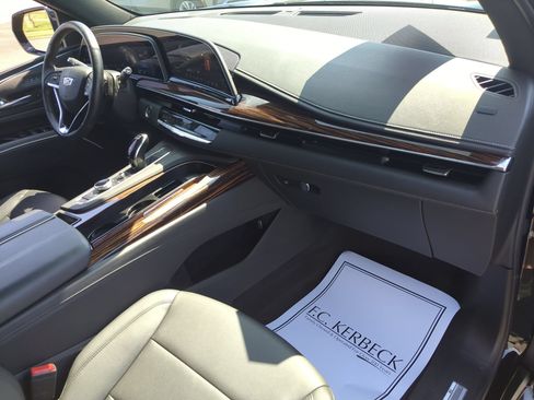 Certified 2022 Cadillac Escalade Luxury AWD/4WD image 27