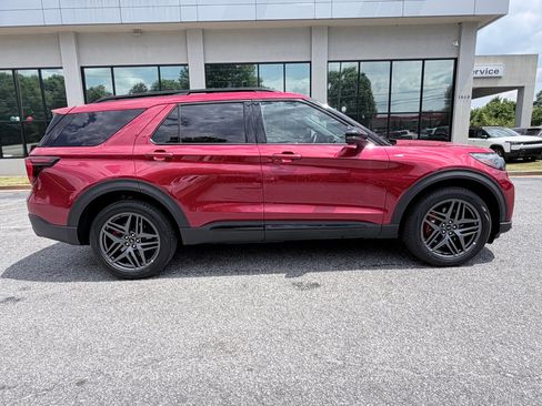 Used 2025 Ford Explorer ST-Line w/ ST-Line Street Pack AWD/4WD image 4