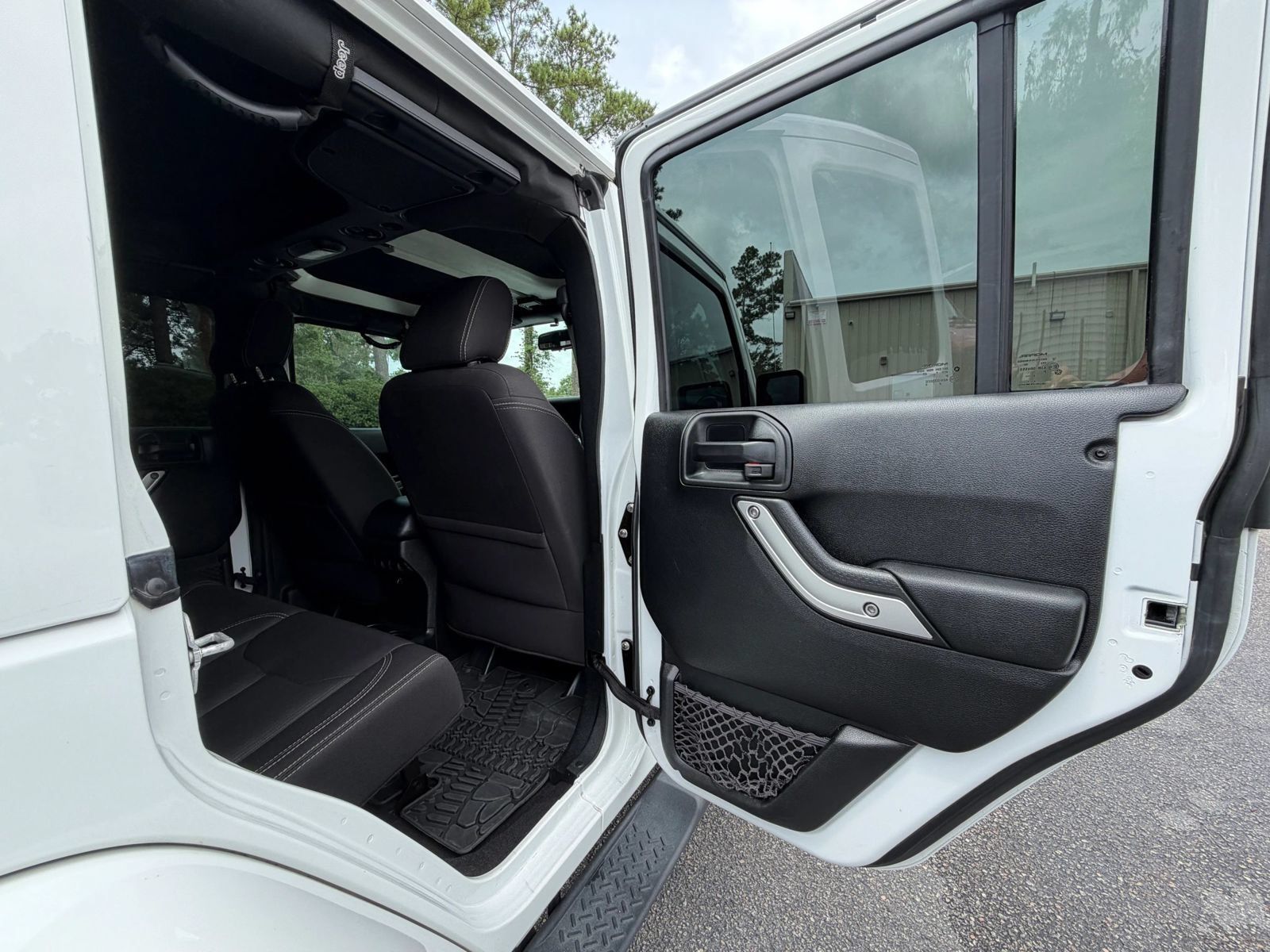 Used 2018 Jeep Wrangler Unlimited Sahara AWD/4WD image 21