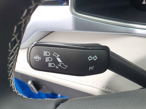 New 2025 Volkswagen Taos SE image 16