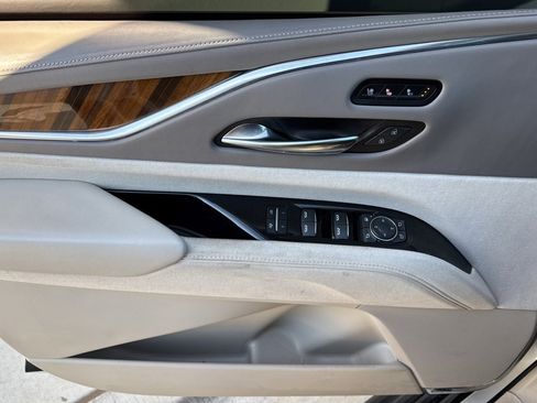 Used 2022 Cadillac Escalade Sport Platinum image 21