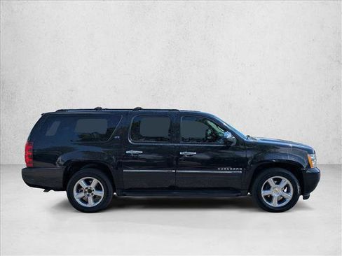 Used 2010 Chevrolet Suburban LTZ RWD image 4