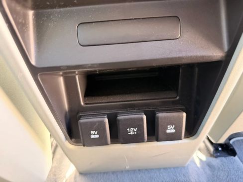 Used 2019 Land Rover Discovery Sport SE AWD/4WD image 24