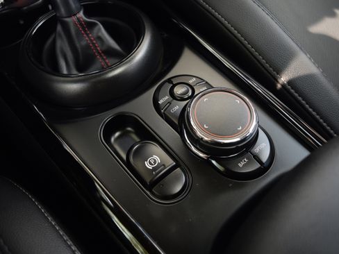 Used 2019 MINI Cooper Clubman S image 13