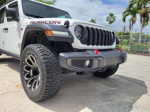 Used 2024 Jeep Gladiator Rubicon w/ Safety Group AWD/4WD image 19