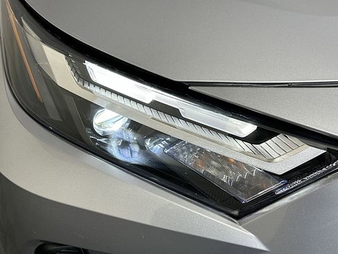 Used 2022 Toyota RAV4 XLE w/ Convenience Package FWD image 9