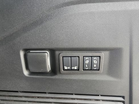 Used 2025 Chevrolet Tahoe High Country image 23