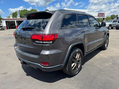 Used 2017 Jeep Grand Cherokee Laredo 75th Anniversary AWD/4WD image 5