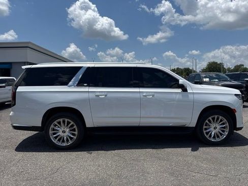 Used 2022 Cadillac Escalade ESV Premium Luxury AWD/4WD image 5
