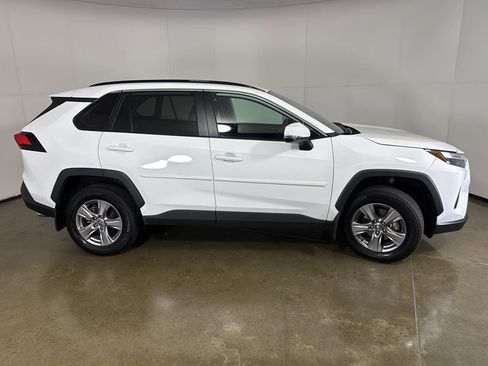 Used 2024 Toyota RAV4 XLE AWD/4WD image 9