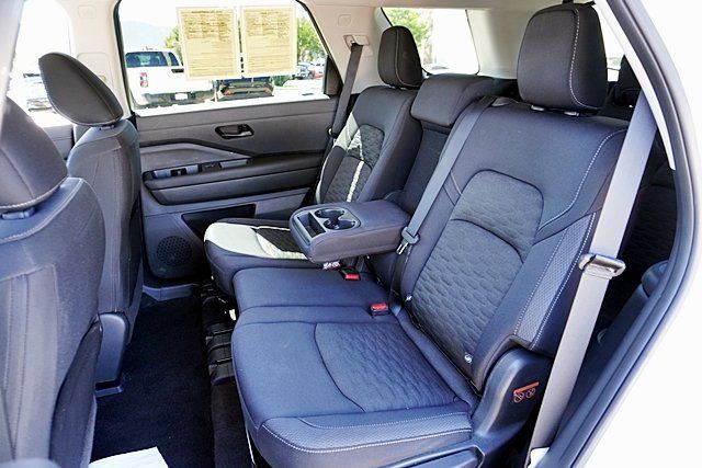 Certified 2023 Nissan Pathfinder SV w/ Black Appearance Package FWD image 23
