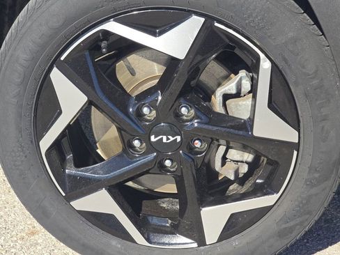 Used 2024 Kia Seltos EX image 11