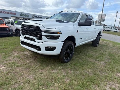 New 2026 RAM 2500 Laramie AWD/4WD image 3