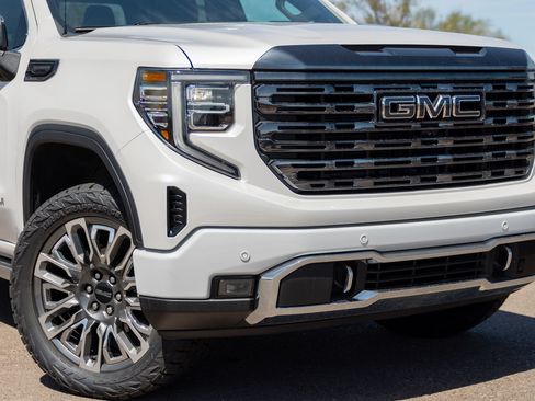 Used 2023 GMC Sierra 1500 Denali Ultimate AWD/4WD image 7