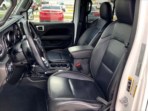 Used 2022 Jeep Wrangler Unlimited Sahara image 7