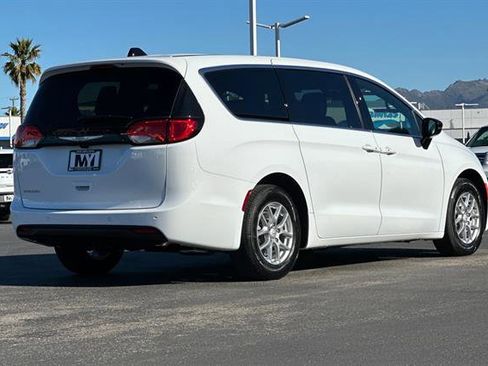 New 2026 Chrysler Voyager LX image 4