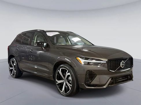Used 2024 Volvo XC60 T8 Ultimate w/ Protection Package Premier AWD/4WD image 9