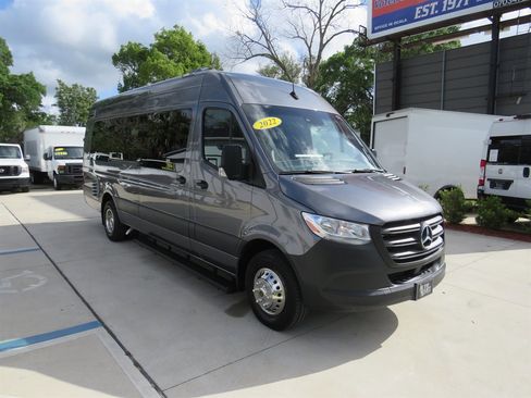 Used 2022 Mercedes-Benz Sprinter 4500 image 1