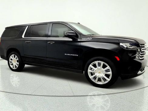 Used 2022 Chevrolet Suburban High Country AWD/4WD image 3