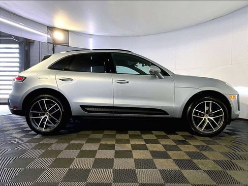 Certified 2026 Porsche Macan AWD/4WD image 8