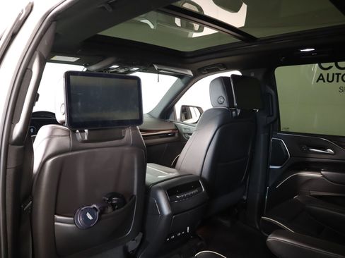 Used 2023 Cadillac Escalade ESV Premium Luxury w/ Performance Package image 16