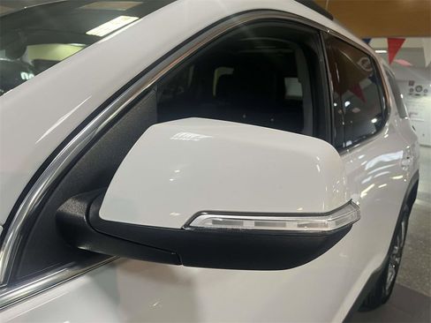 Used 2023 GMC Acadia SLT w/ Preferred Package image 11