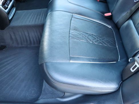 Used 2019 BMW 740i w/ Executive Package image 18