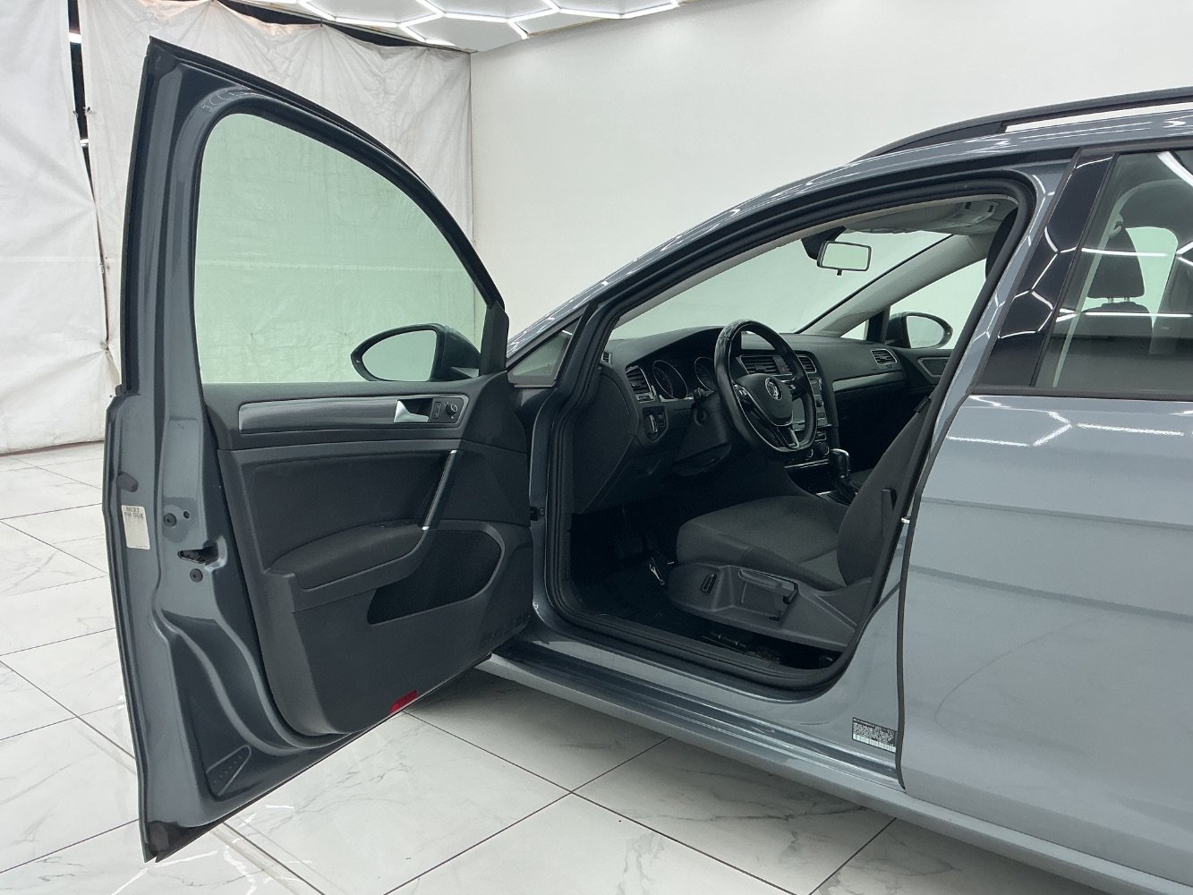 Used 2019 Volkswagen Golf S AWD/4WD image 16