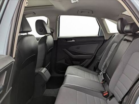 Used 2025 Volkswagen Jetta SE w/ Sunroof Package FWD image 16
