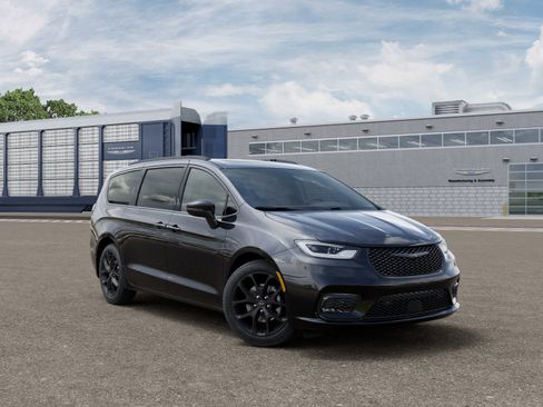 New 2026 Chrysler Pacifica Limited w/ S Appearance Package FWD image 34