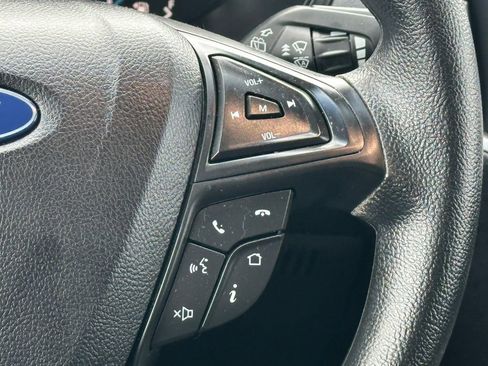 Used 2020 Ford Edge SE image 21