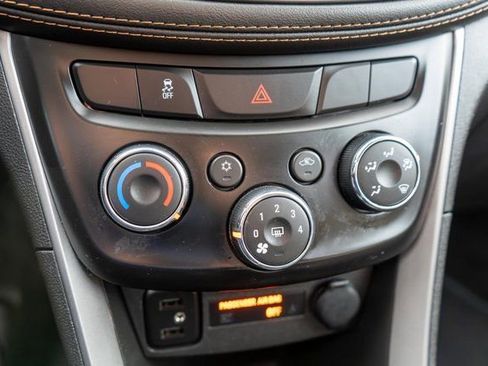 Used 2022 Chevrolet Trax LT w/ LT Convenience Package image 27