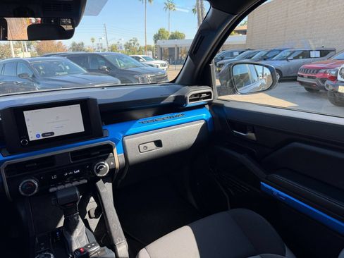Used 2025 Toyota Tacoma TRD Off-Road AWD/4WD image 32