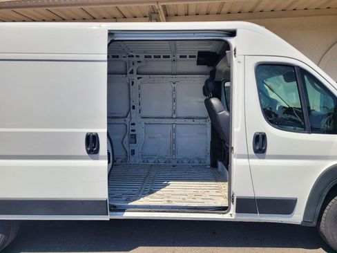 Used 2023 RAM ProMaster 2500 FWD image 3