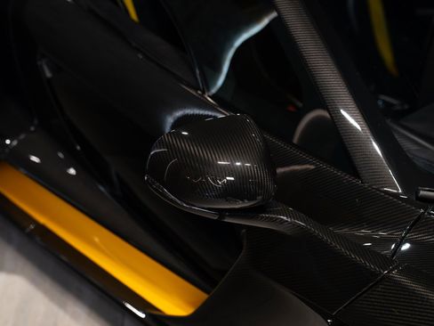 Used 2019 McLaren Senna RWD image 16
