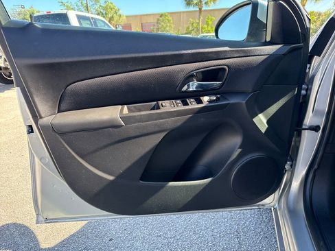 Used 2015 Chevrolet Cruze LT image 10