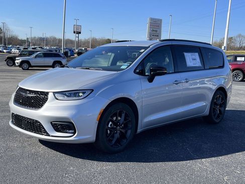 New 2026 Chrysler Pacifica Select w/ S Appearance Package image 10