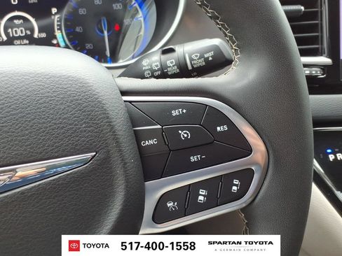 Used 2023 Chrysler Pacifica Touring-L FWD image 18