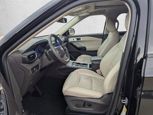 Used 2024 Ford Explorer Platinum w/ Technology Package image 10