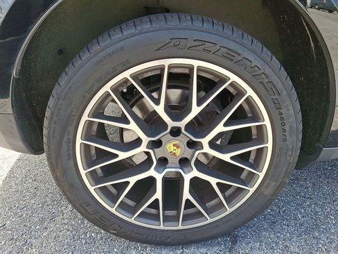 Used 2018 Porsche Macan AWD/4WD image 8
