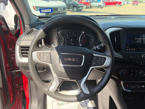 Used 2024 GMC Terrain SLE w/ Driver Convenience Package FWD image 8