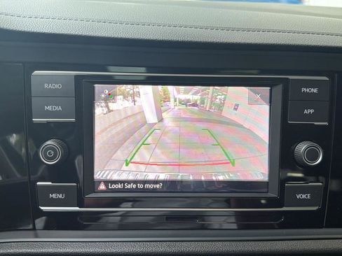 Certified 2023 Volkswagen Jetta SE w/ Panoramic Sunroof Package FWD image 23