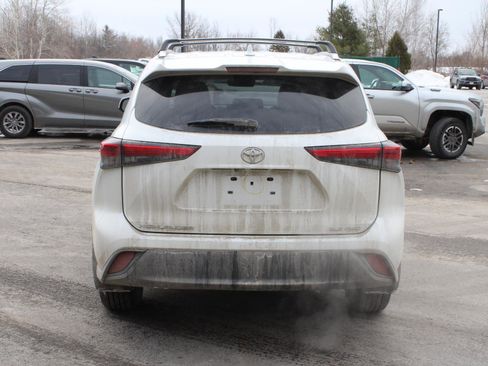 Used 2023 Toyota Highlander XLE image 6