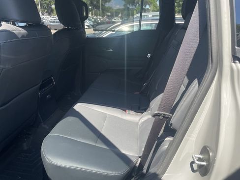 Used 2024 Lexus GX 550 w/ Accessory Package (31) AWD/4WD image 22