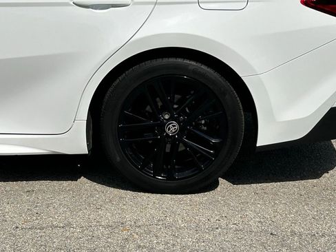 Used 2025 Toyota Camry SE w/ Convenience Package FWD image 9