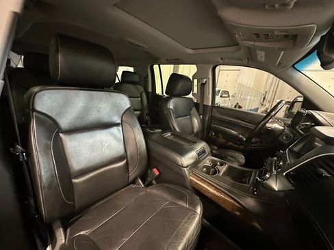 Used 2018 Chevrolet Suburban LT image 32