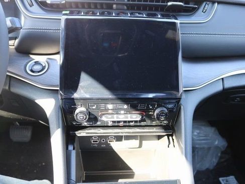 New 2025 Jeep Grand Cherokee Limited image 19