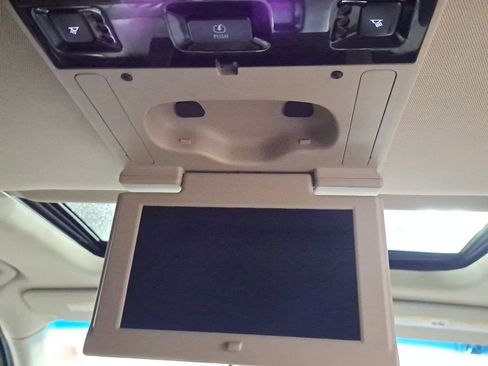 Used 2018 Chevrolet Suburban LT w/ LT Signature Package image 20